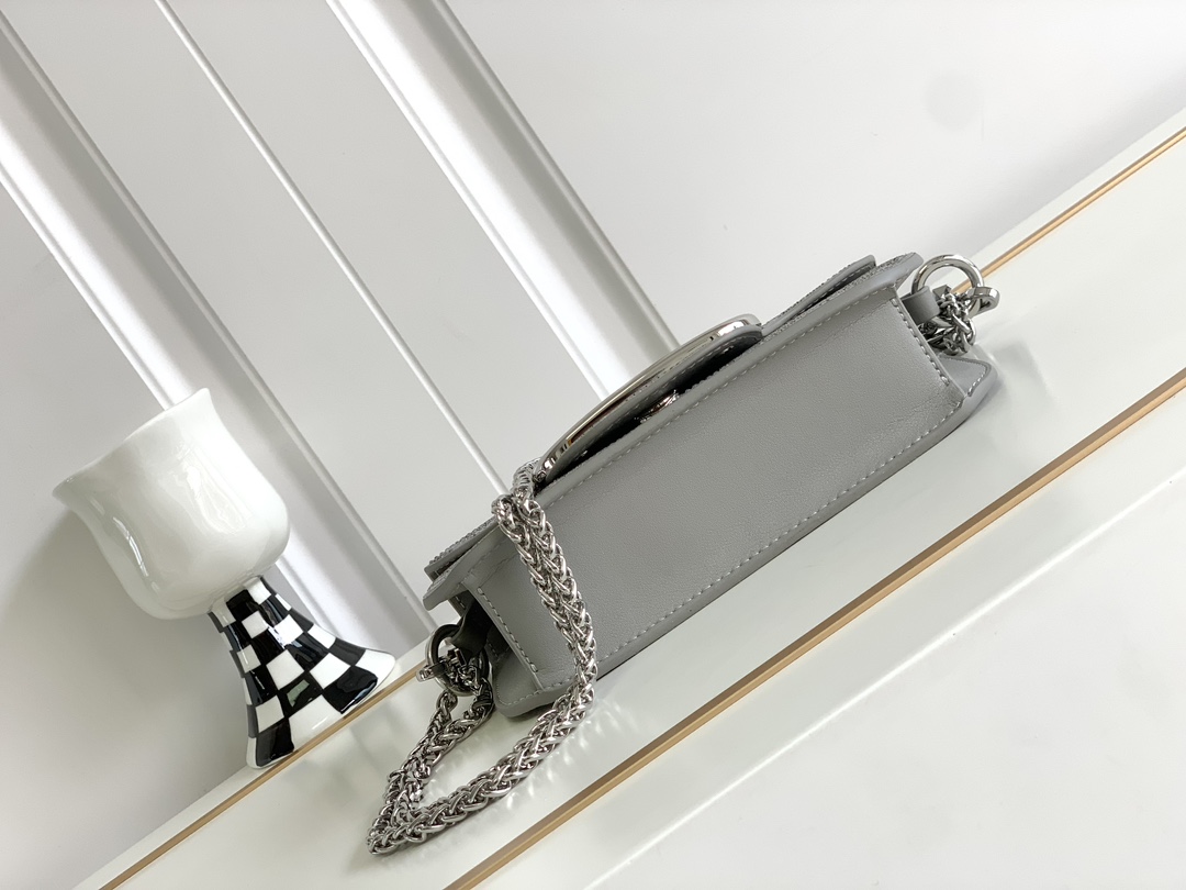 【Valentino】Garavani  20 x 11 x 5cm