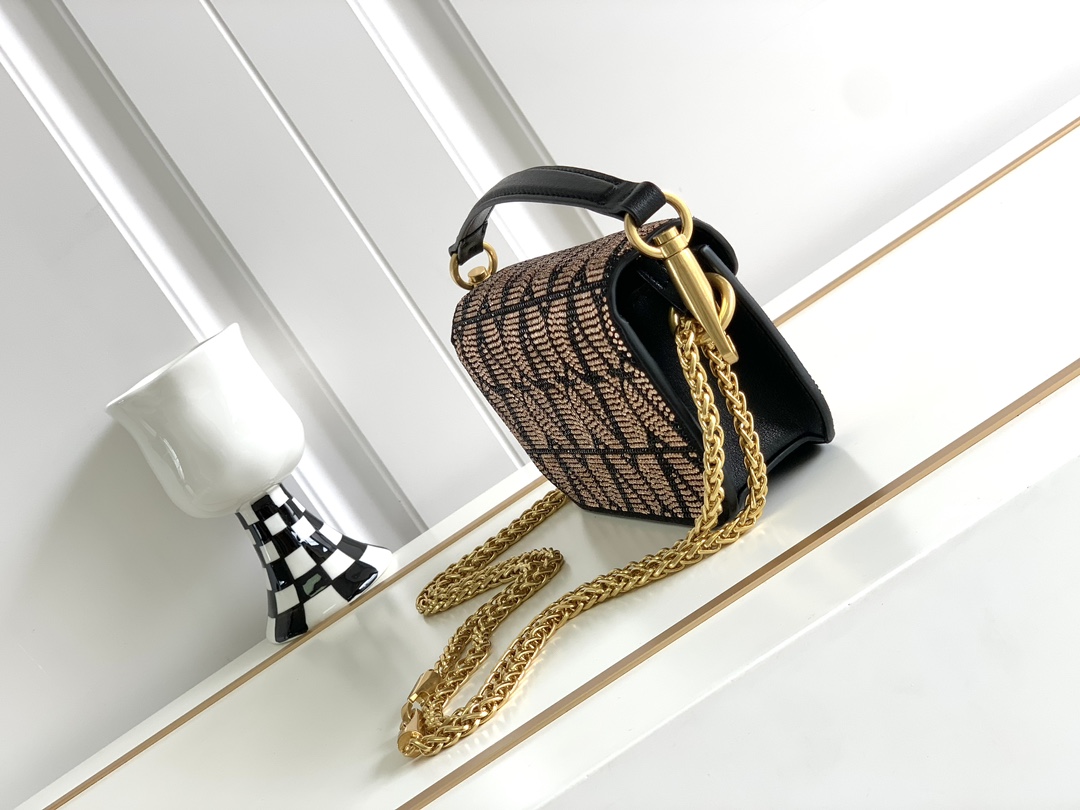 【Valentino】Garavani  20 x 11 x 5cm