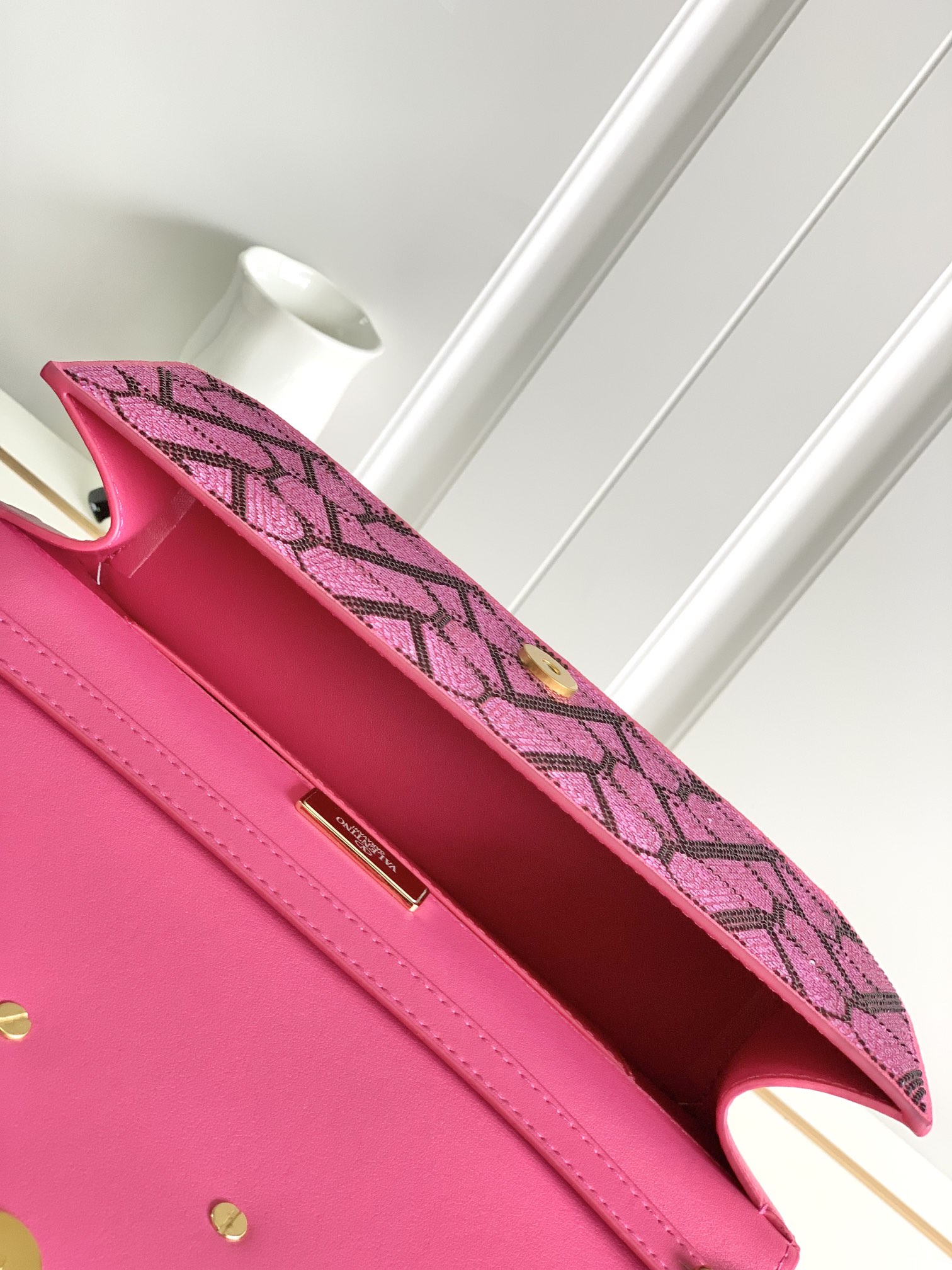 【Valentino】Garavani  27 x 13 x 6 cm