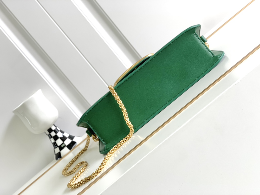 【Valentino】Garavani  27 x 13 x 6 cm