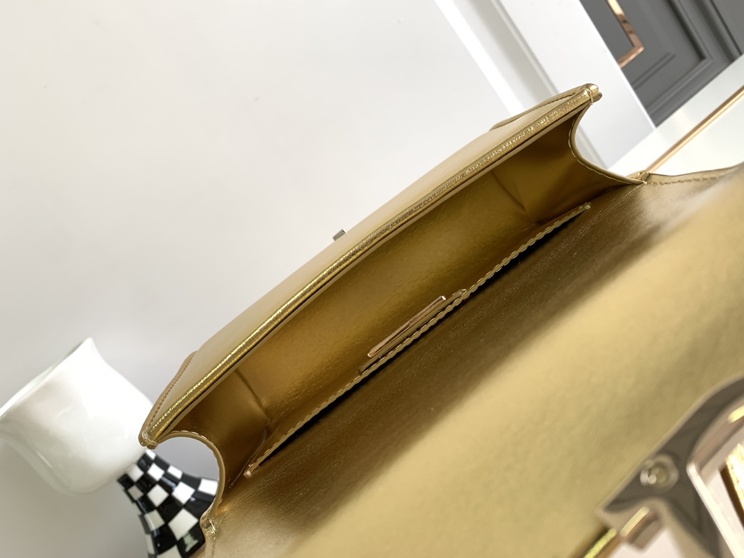 【Valentino】VLogoType 18x13x5cm