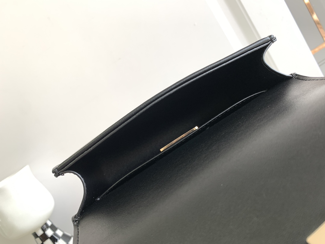 【Valentino】VLogoType 18x13x5cm