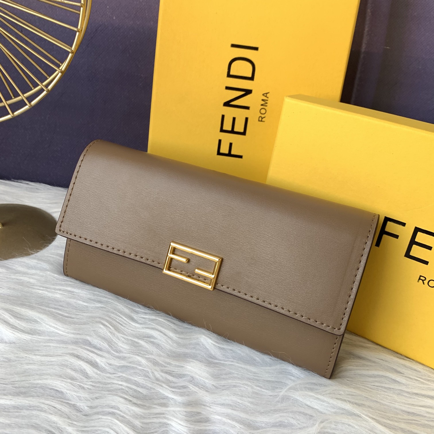 【Fendi】F7A0156