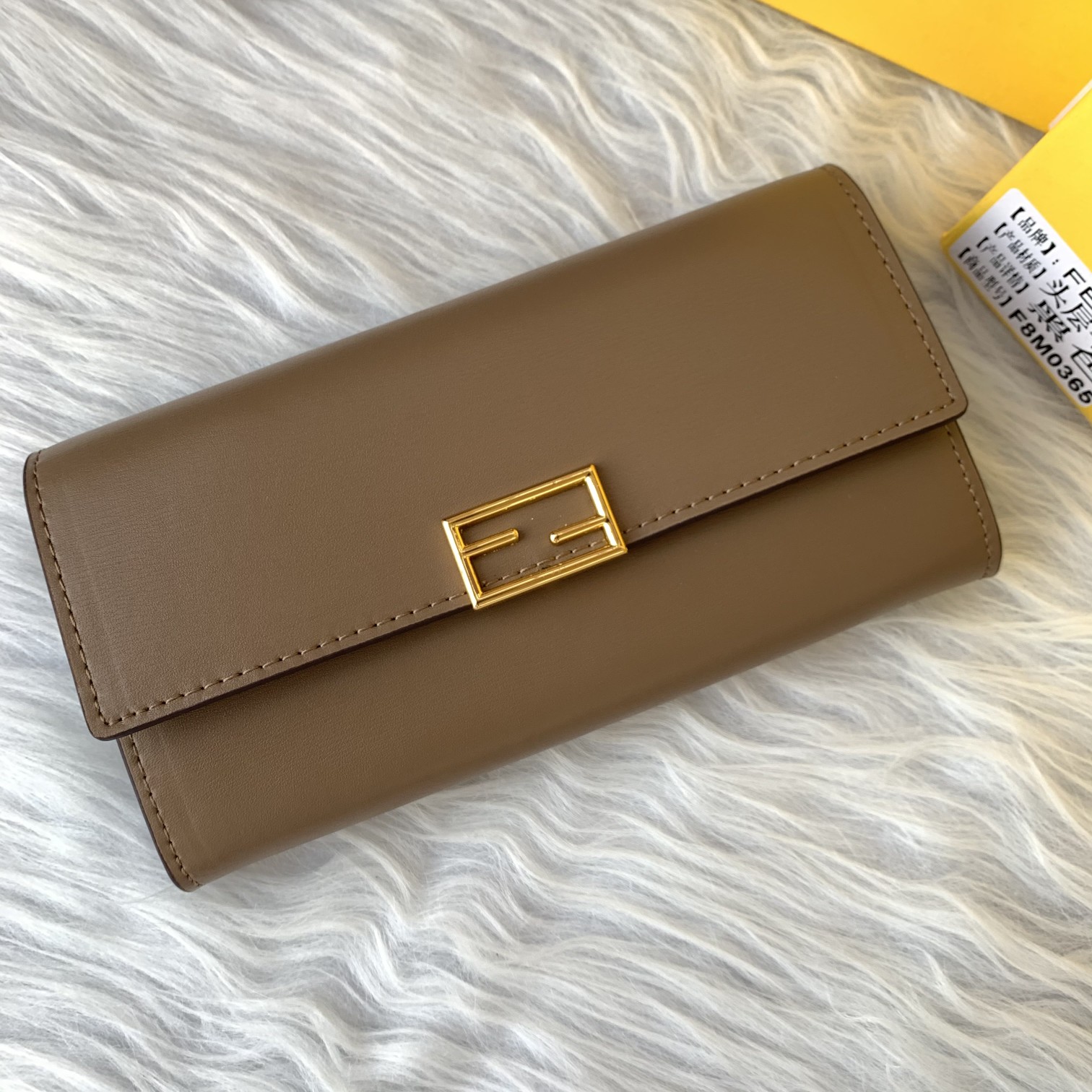 【Fendi】F7A0156