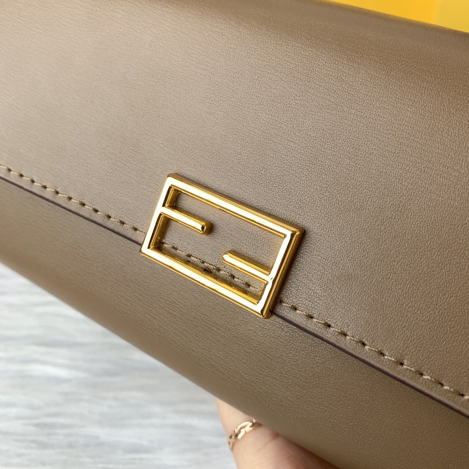 【Fendi】F7A0156
