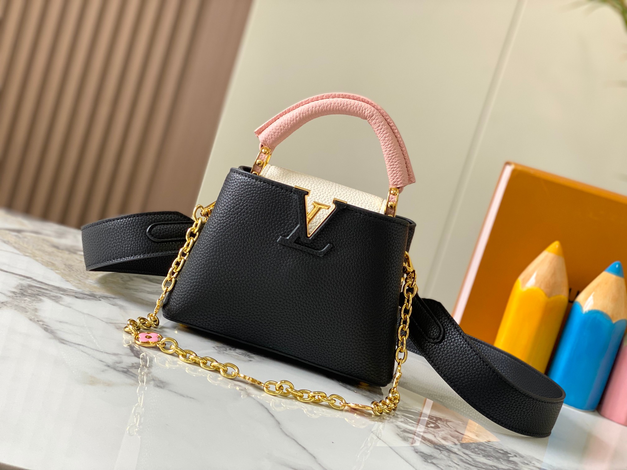 【LOUIS VUITTON】Capucines
