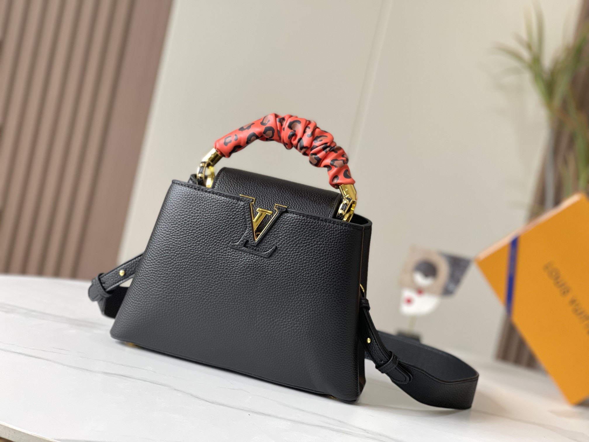 【LOUIS VUITTON】Capucines