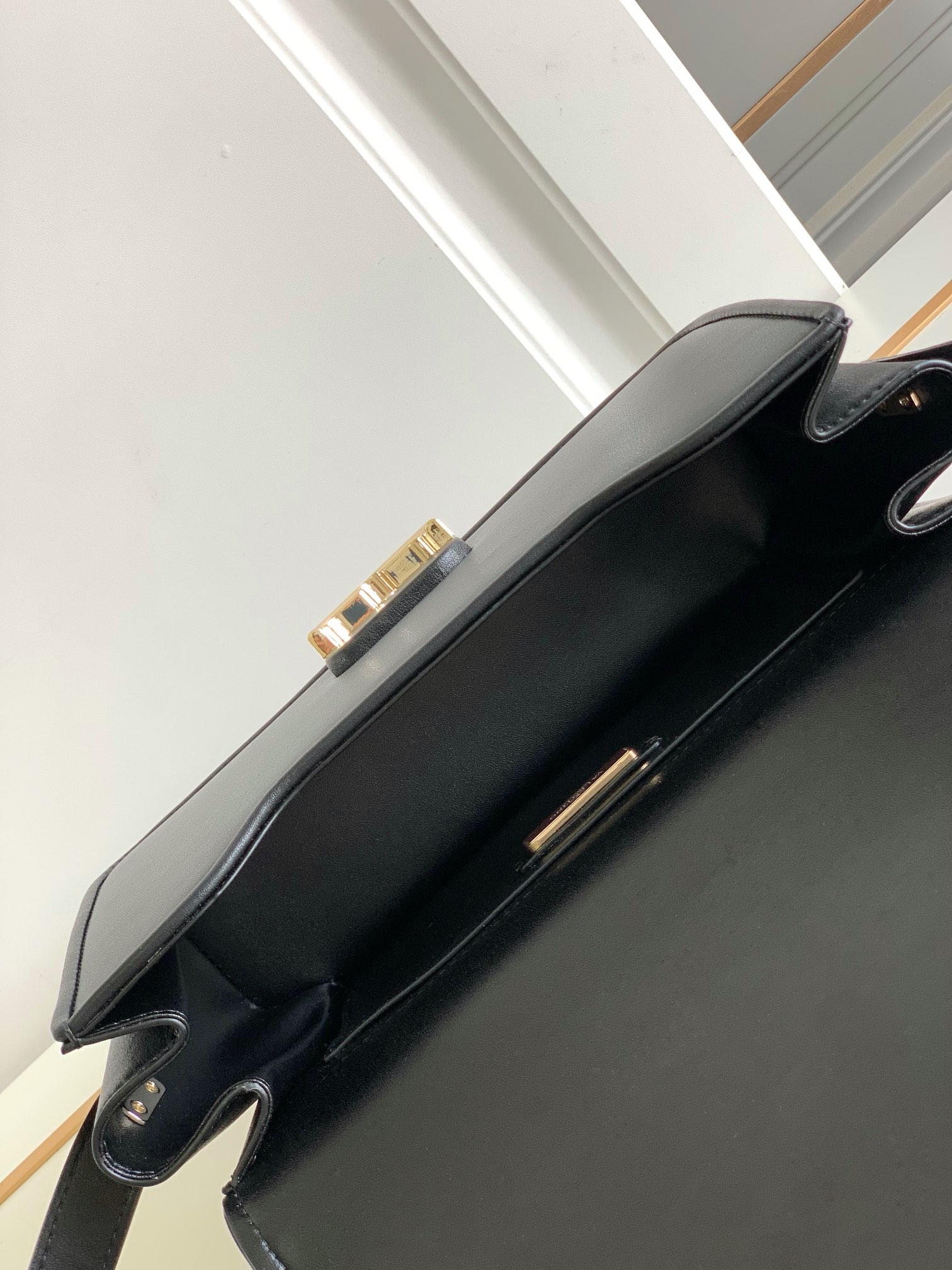 【Valentino】Garavani 24 x 15 x 8cm