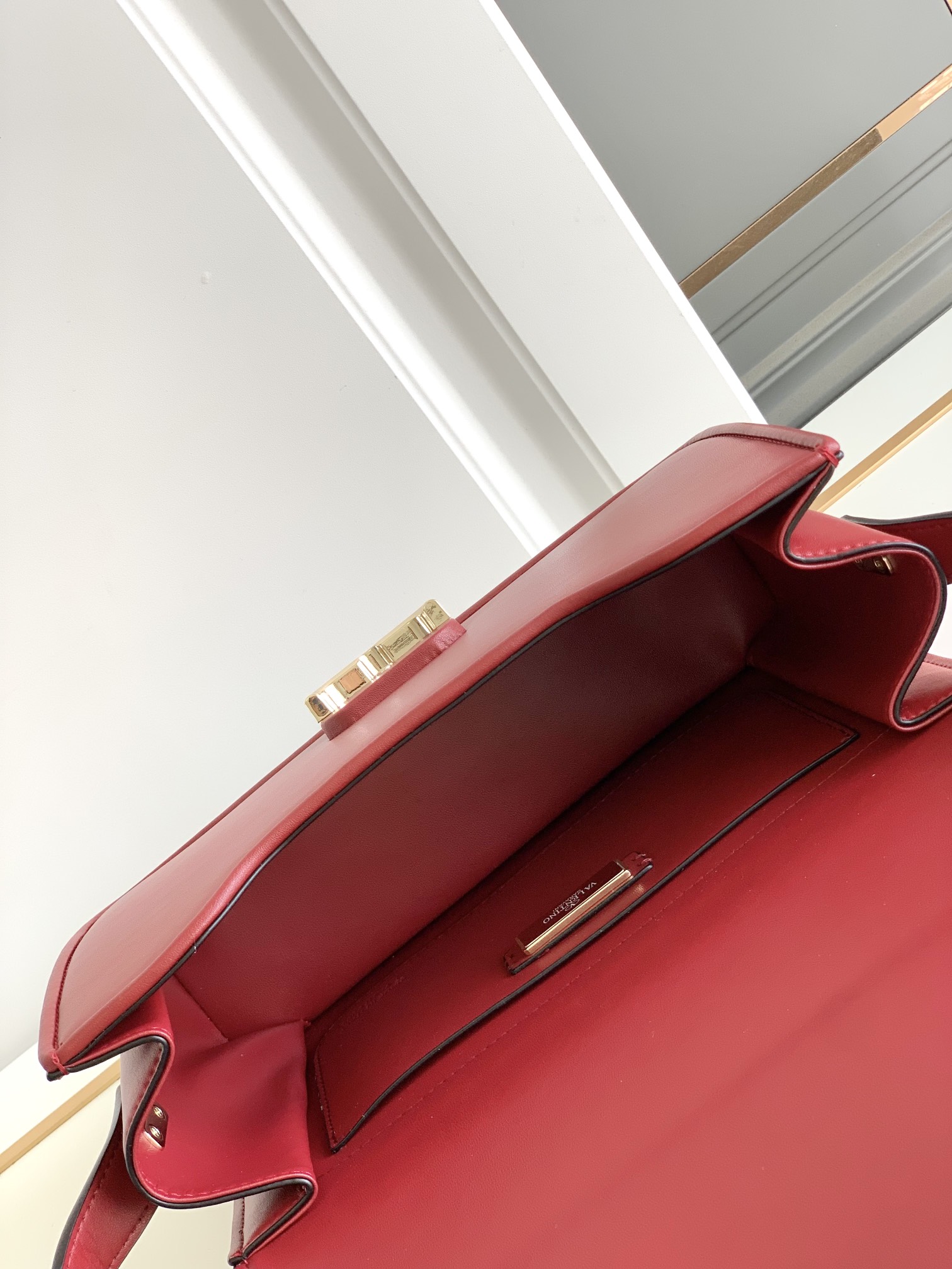 【Valentino】Garavani 24 x 15 x 8cm