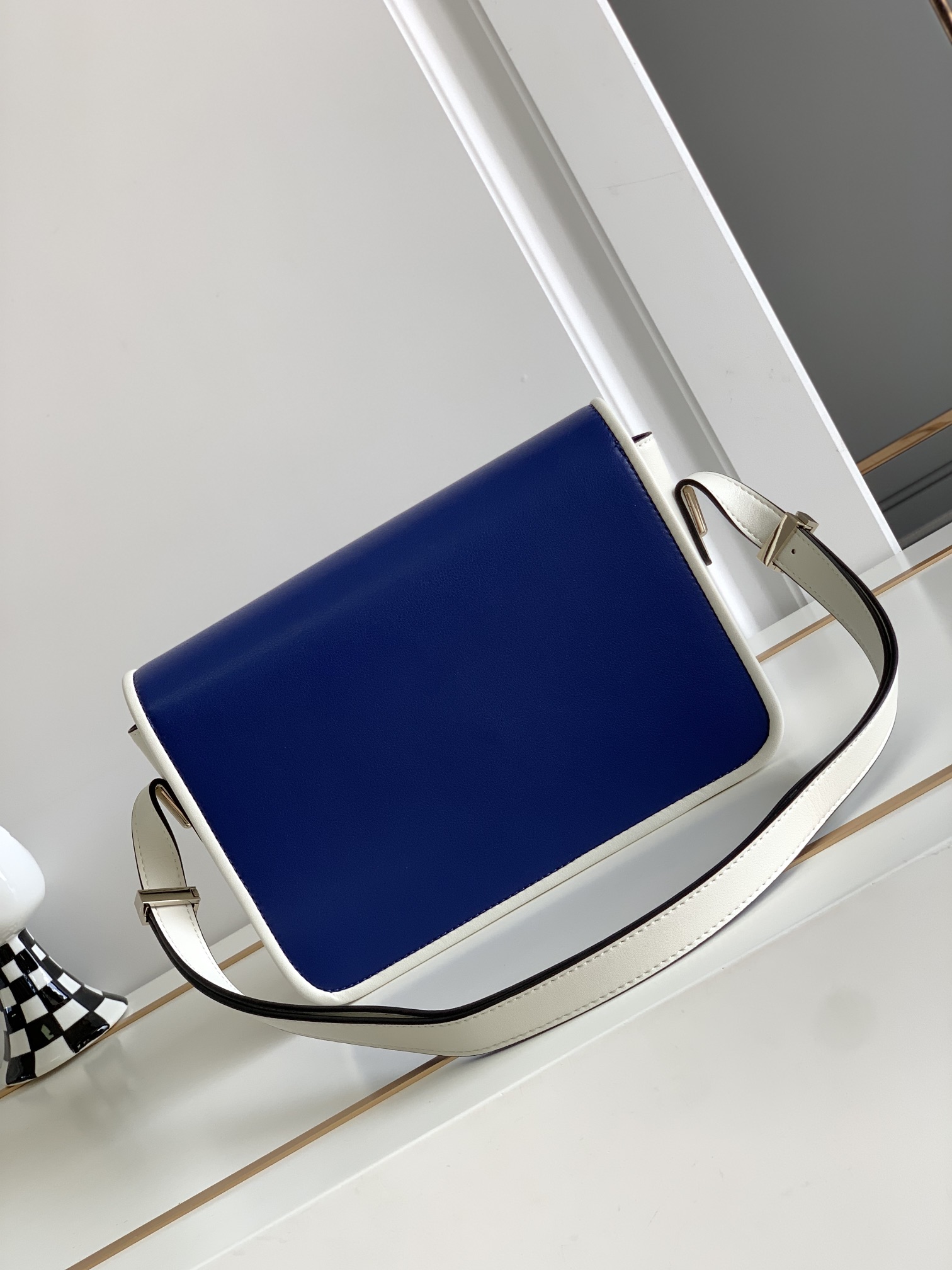 【Valentino】Garavani 24 x 15 x 8cm