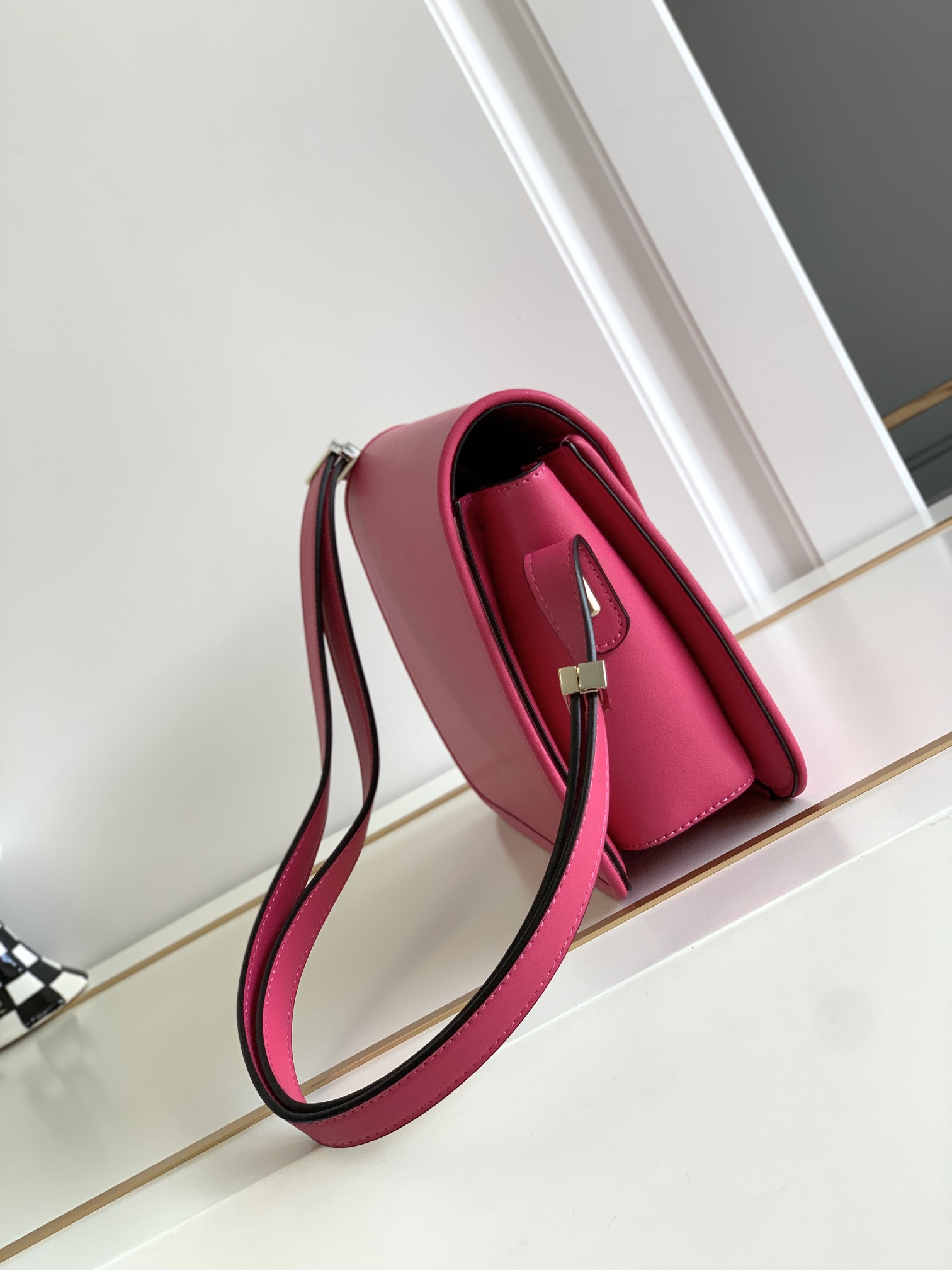 【Valentino】Garavani 24 x 15 x 8cm