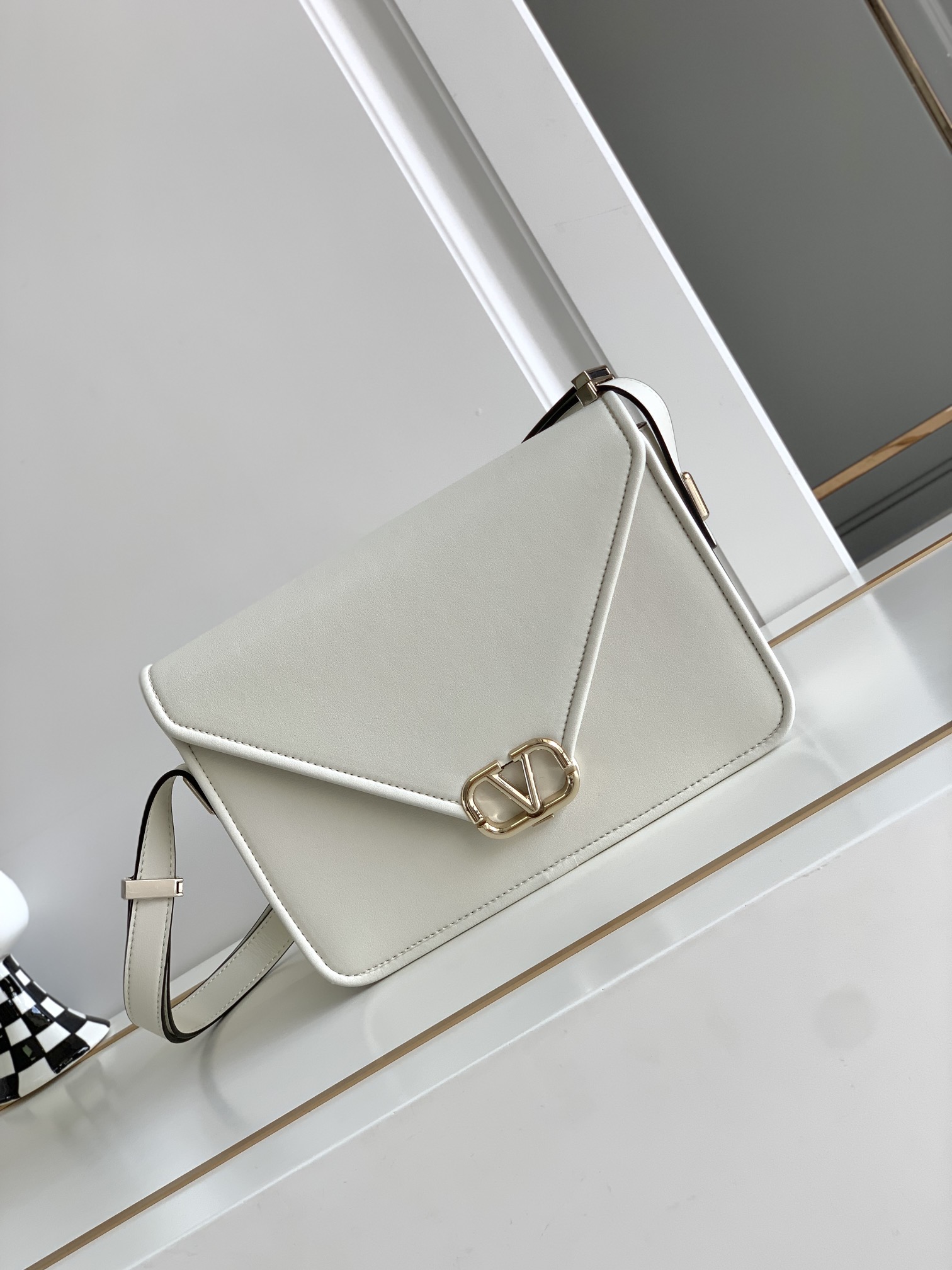 【Valentino】Garavani 24 x 15 x 8cm