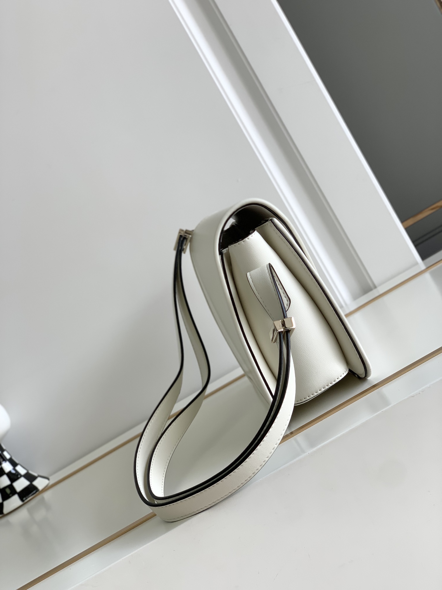 【Valentino】Garavani 24 x 15 x 8cm