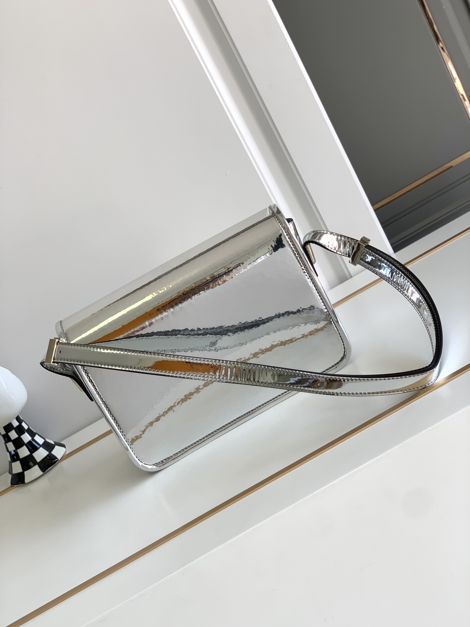 【Valentino】Garavani 24 x 15 x 8cm