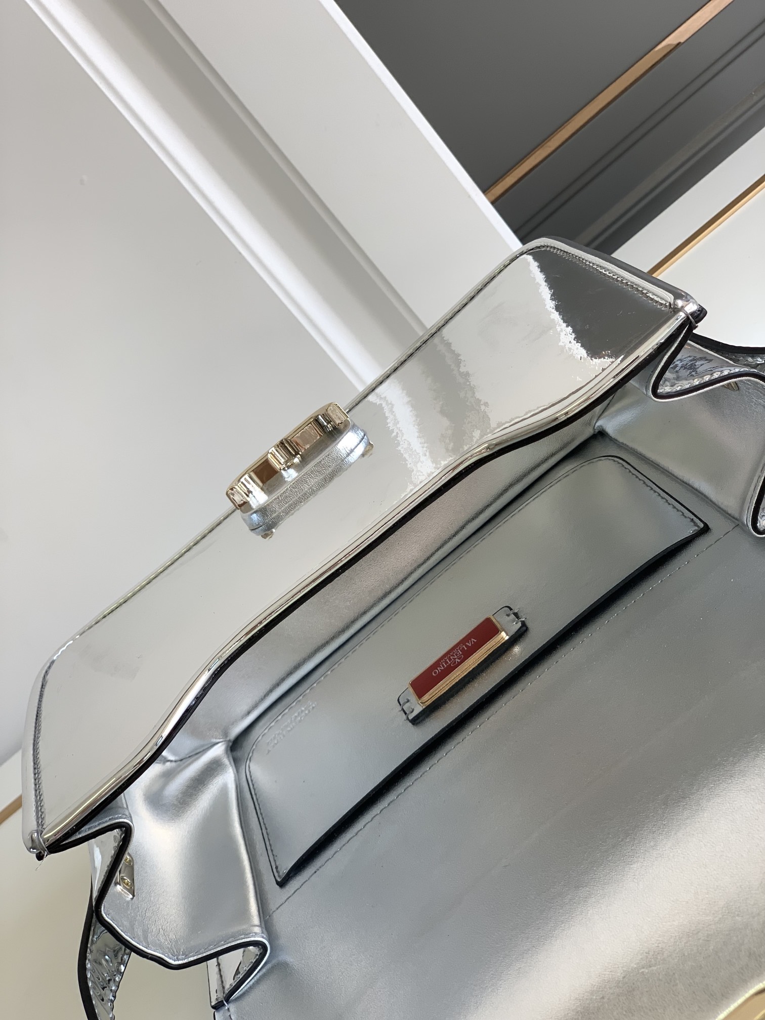 【Valentino】Garavani 24 x 15 x 8cm