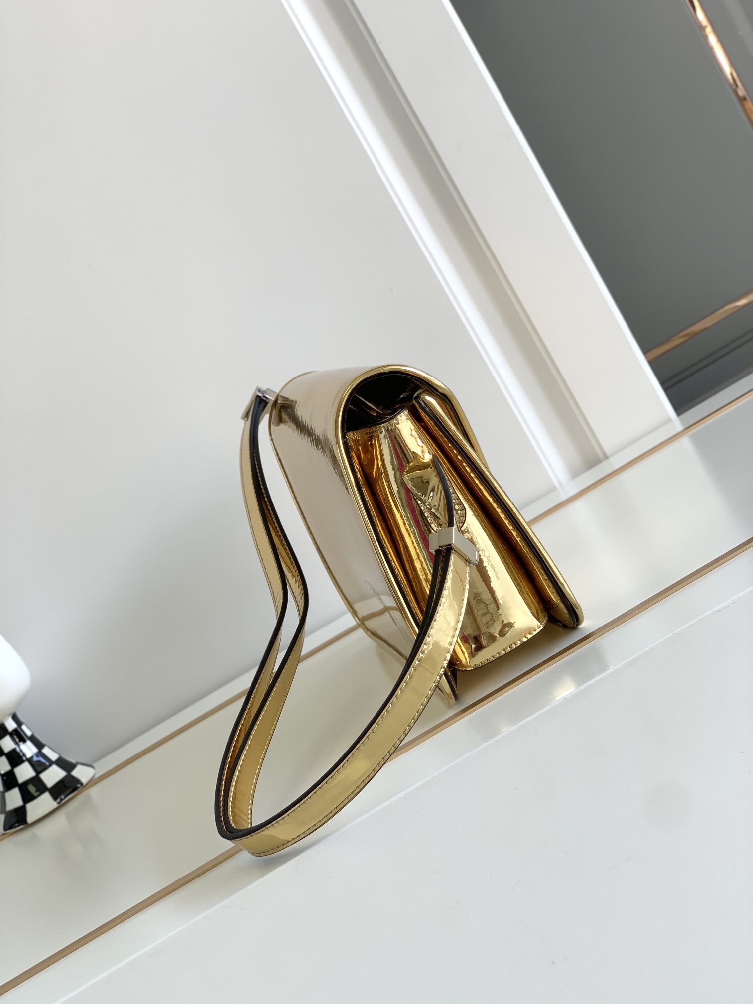 【Valentino】Garavani 24 x 15 x 8cm