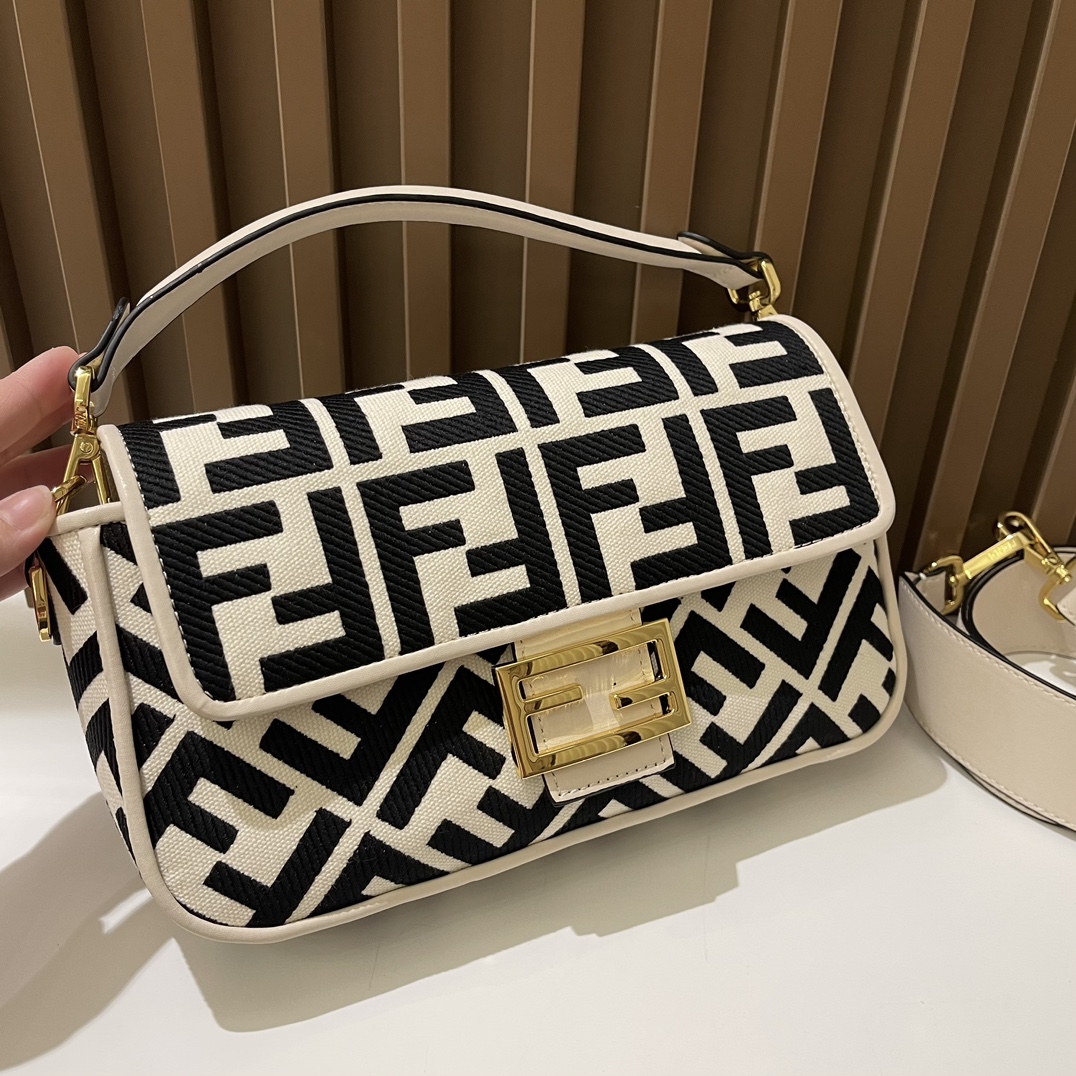 【Fendi】Baguette 26-5-15CM