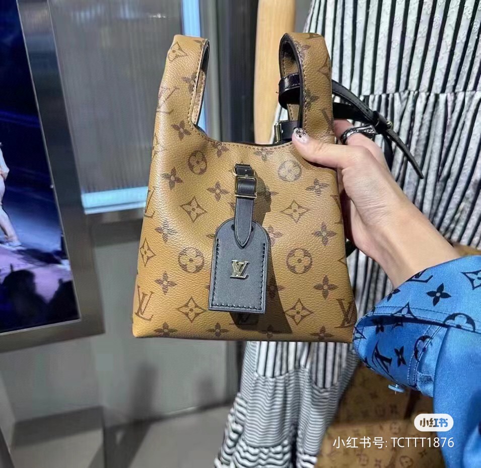 【LOUIS VUITTON】ATLANTIS  17x17x17CM