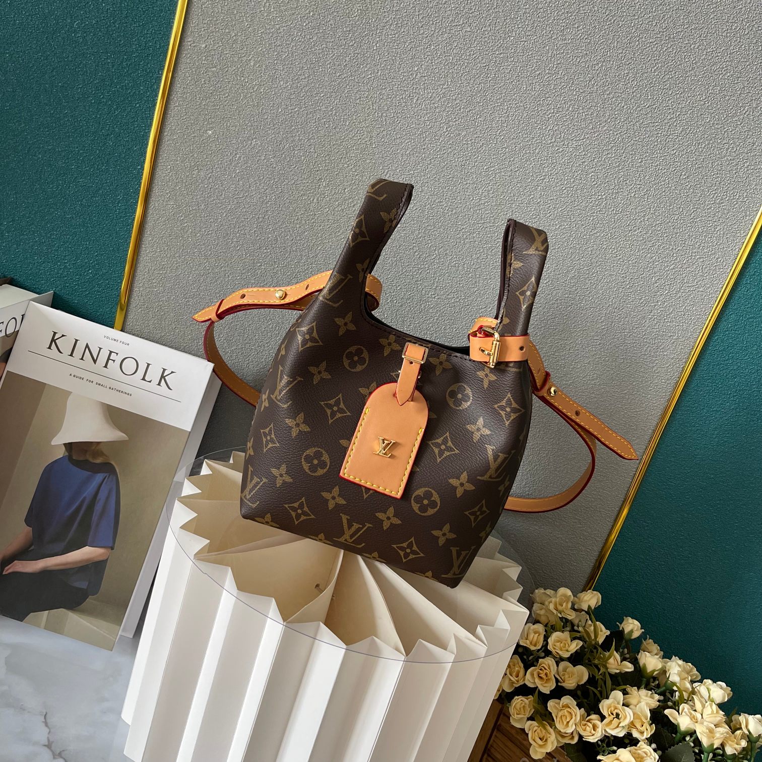 【LOUIS VUITTON】ATLANTIS  17x17x17CM