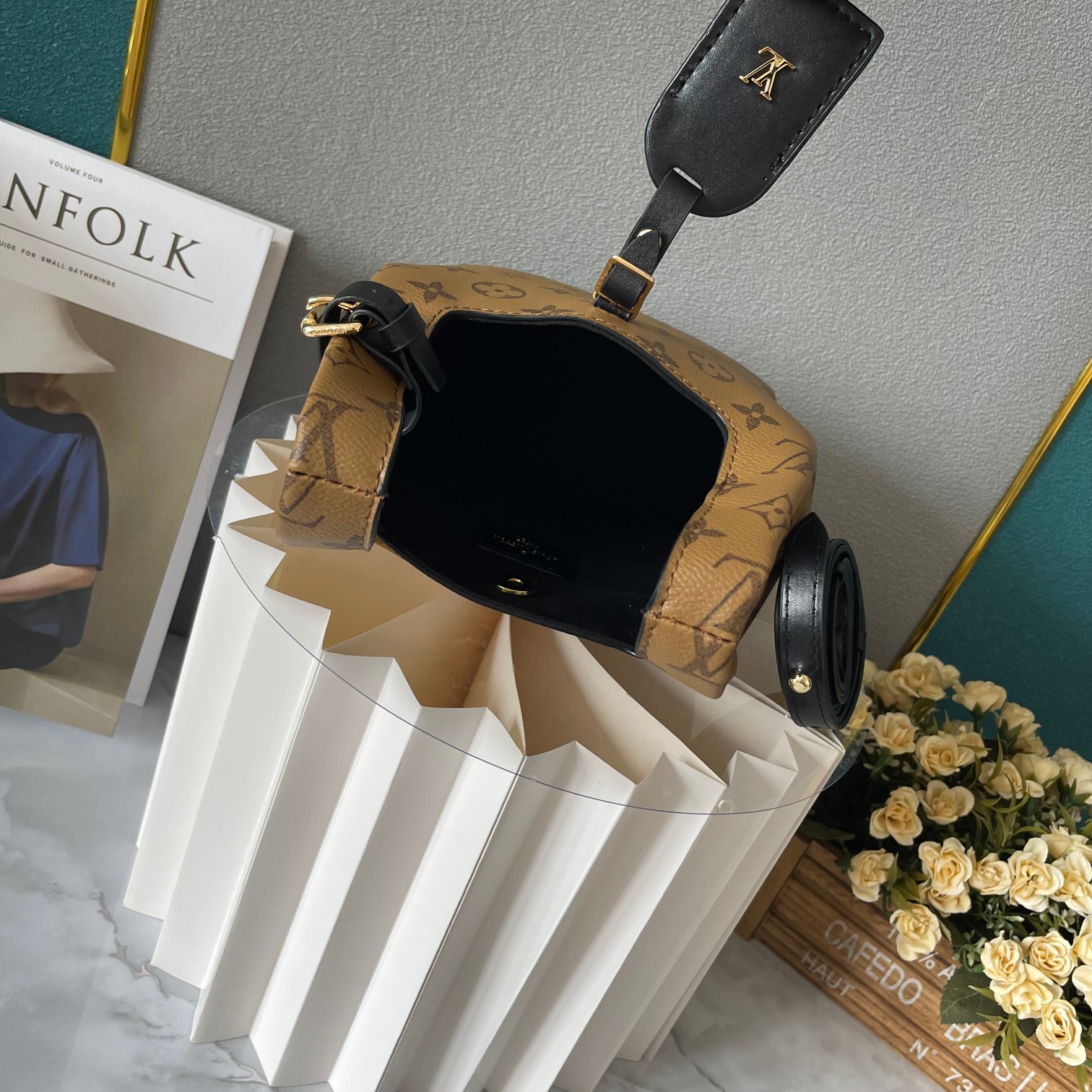 【LOUIS VUITTON】ATLANTIS  17x17x17CM