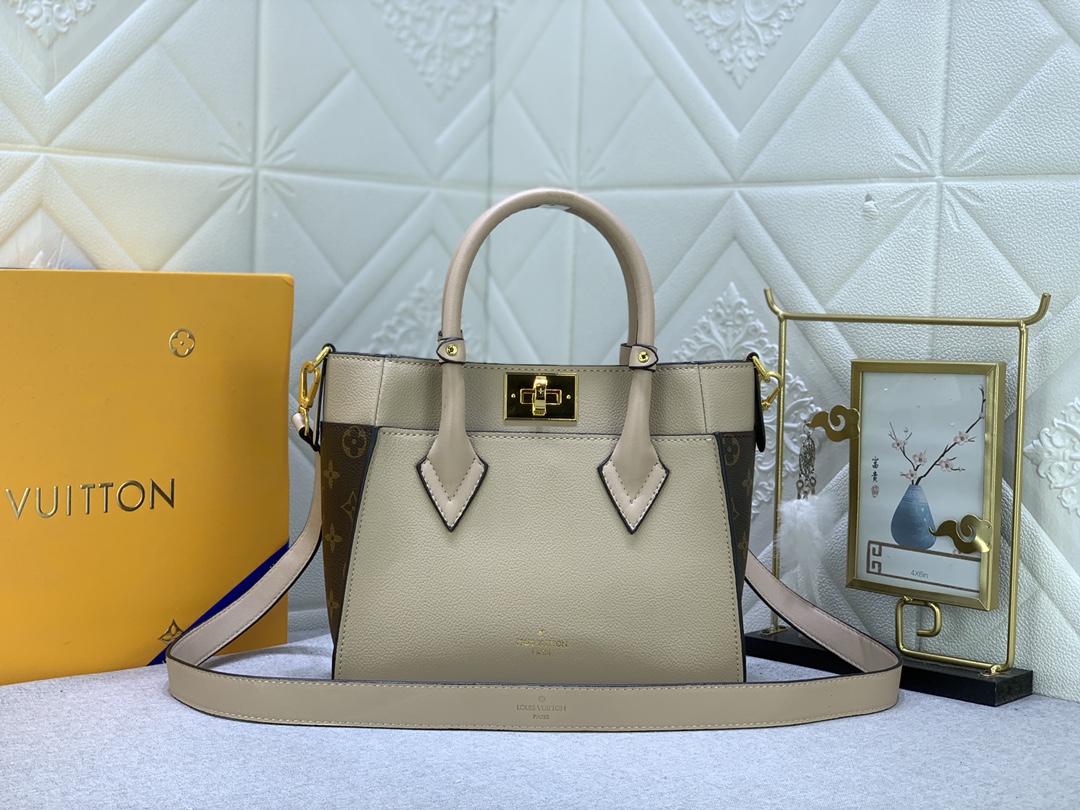 【LOUIS VUITTON】25 x 20 x 12 cm