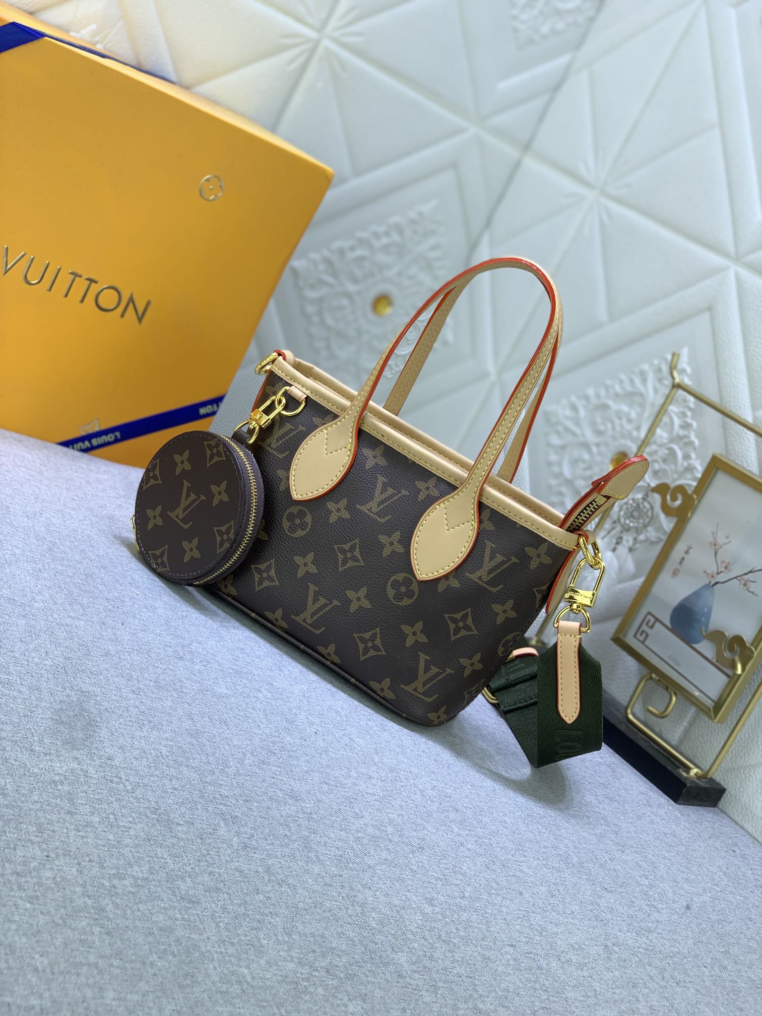 【LOUIS VUITTON】Neverfull BB 24x14x9cm
