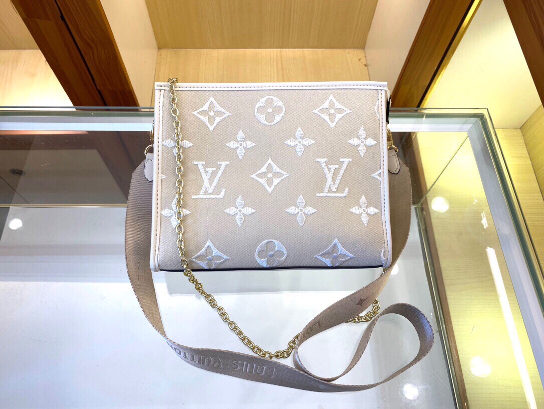 【LOUIS VUITTON】26.5-20-6CM
