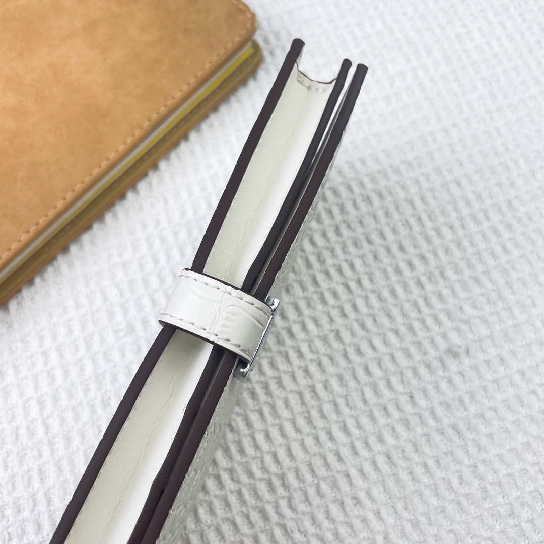 【Hermes 】二つ折り財布  9X17.5 CM -5色
