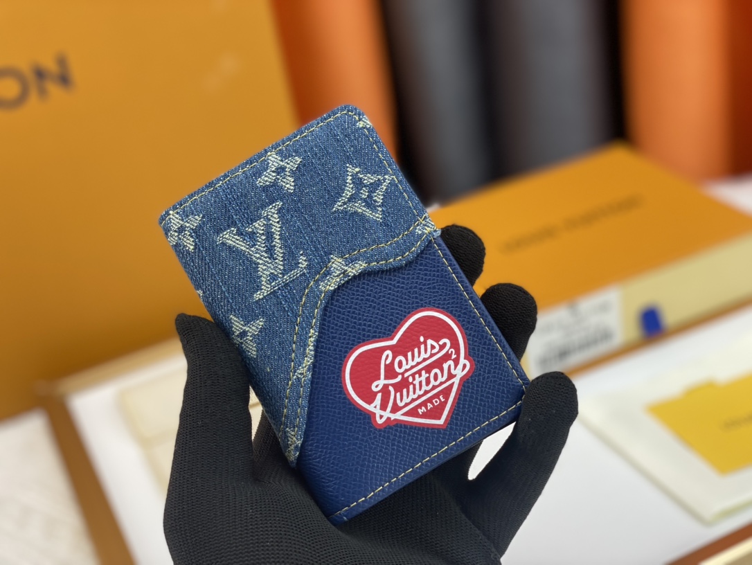 【LOUIS VUITTON】8*11*1CM