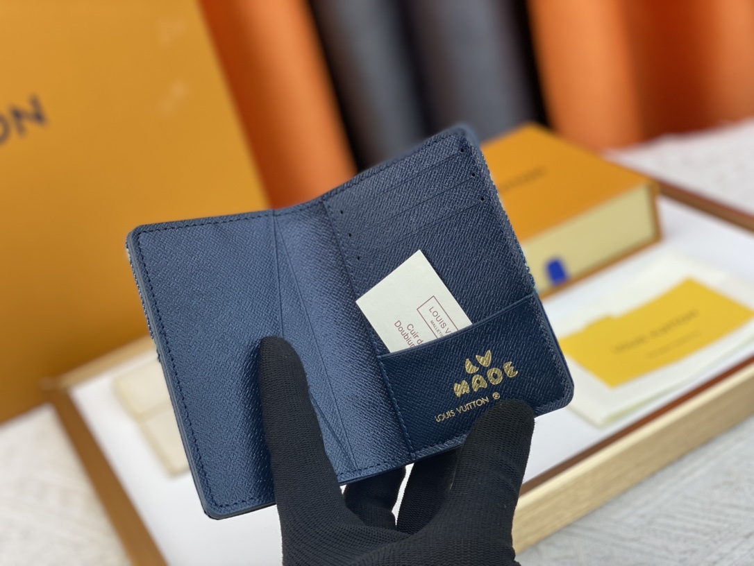【LOUIS VUITTON】8*11*1CM