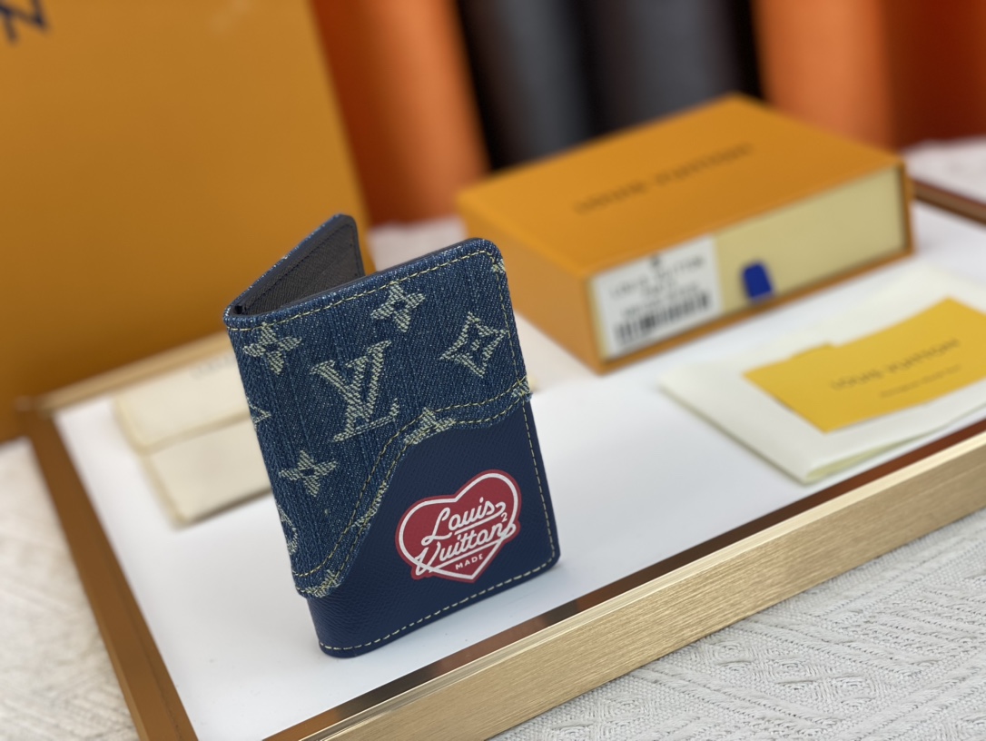 【LOUIS VUITTON】8*11*1CM