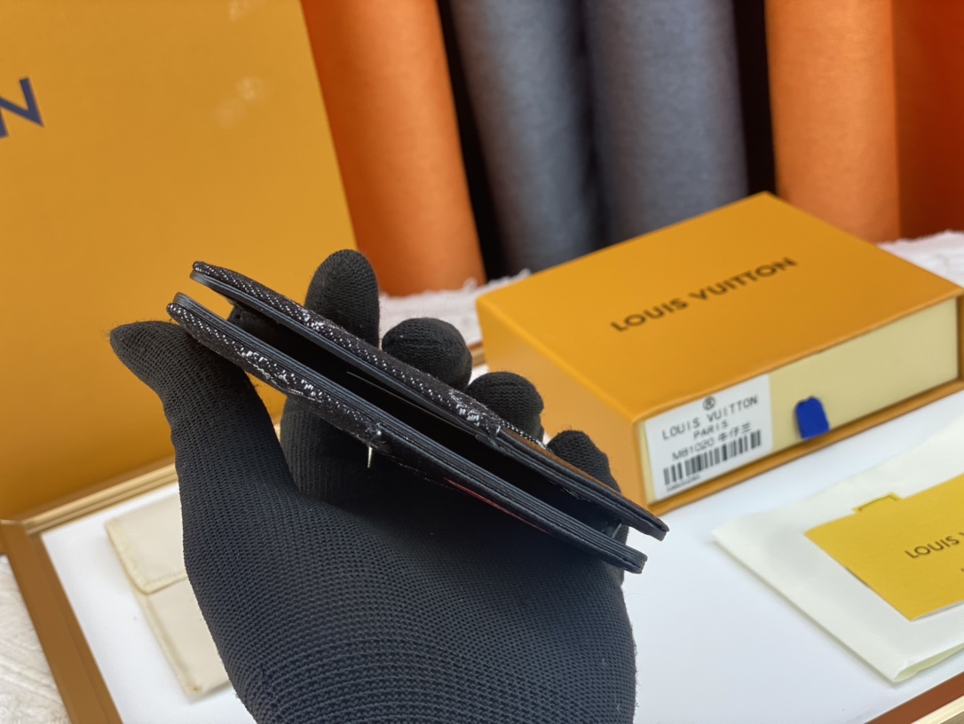【LOUIS VUITTON】8*11*1CM