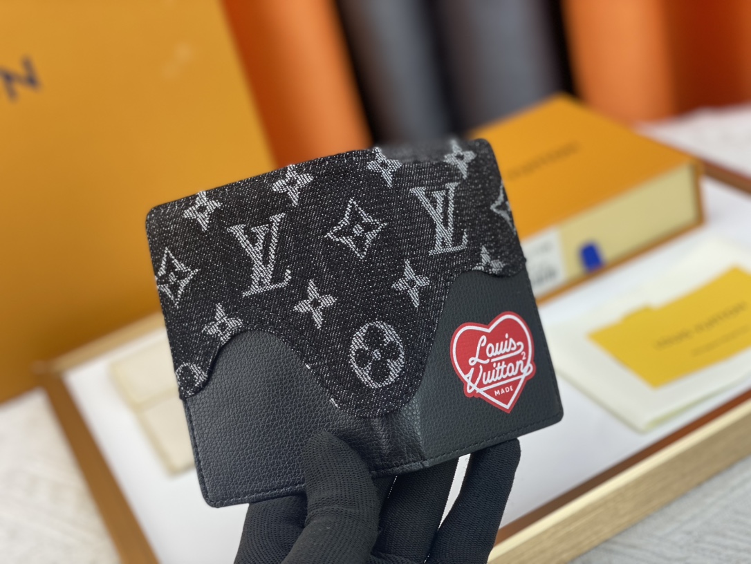 【LOUIS VUITTON】8*11*1CM