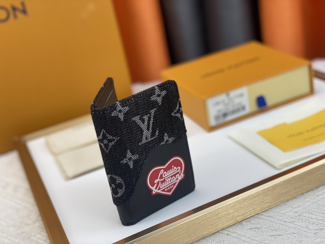 【LOUIS VUITTON】8*11*1CM