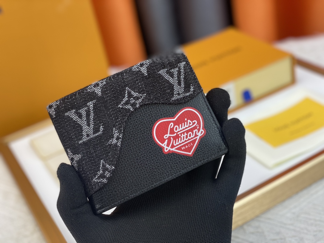 【LOUIS VUITTON】11*8.5*2CM