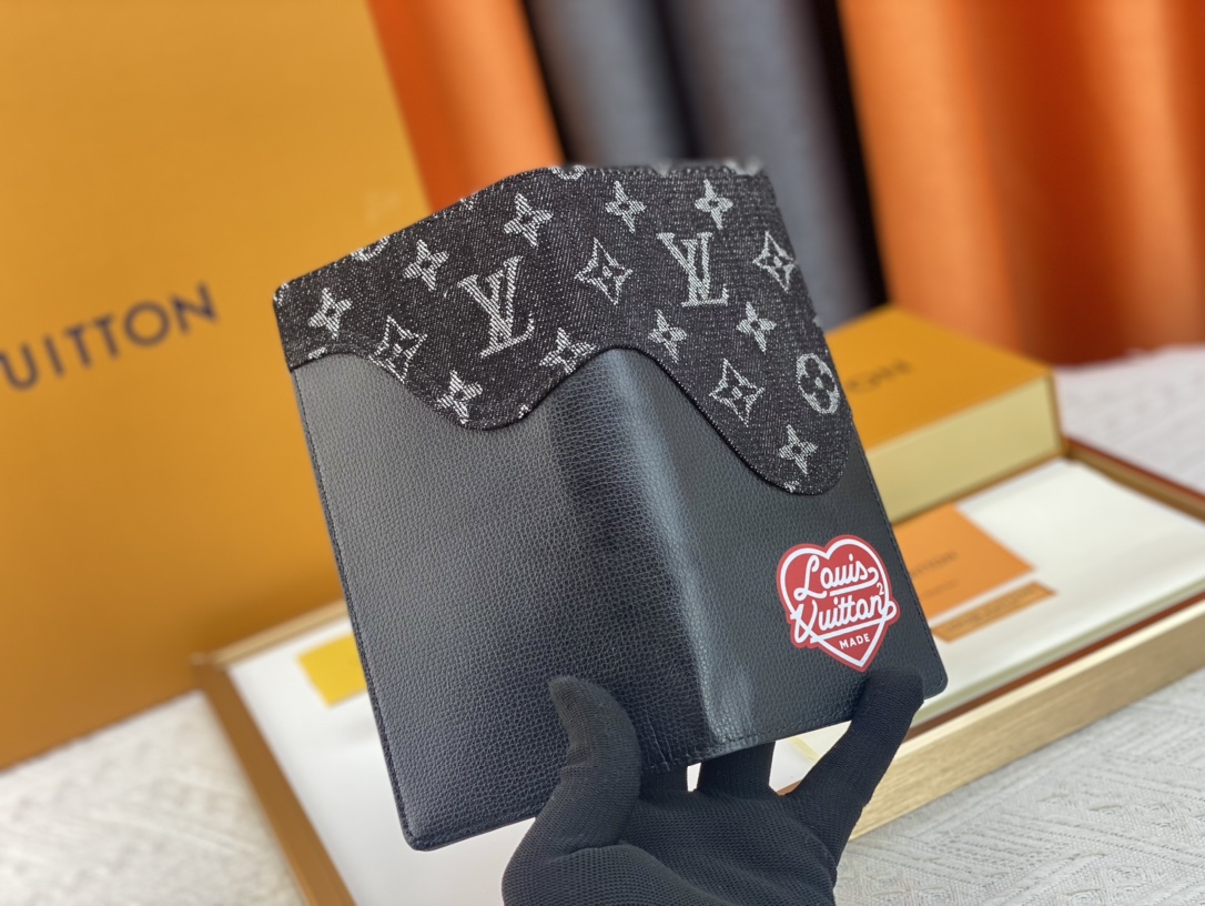 【LOUIS VUITTON】19x10*2CM
