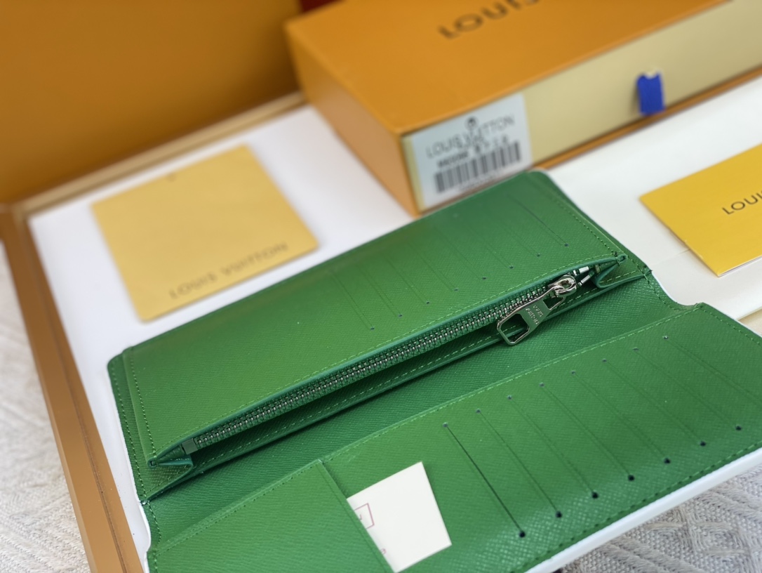 【LOUIS VUITTON】Brazza 10 x 19 x 2CM