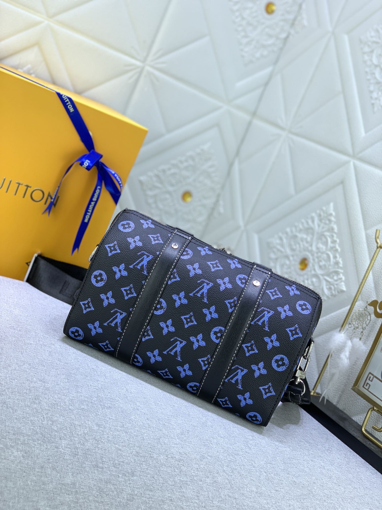 【LOUIS VUITTON】City Keepall -27 x 17 x 13  CM