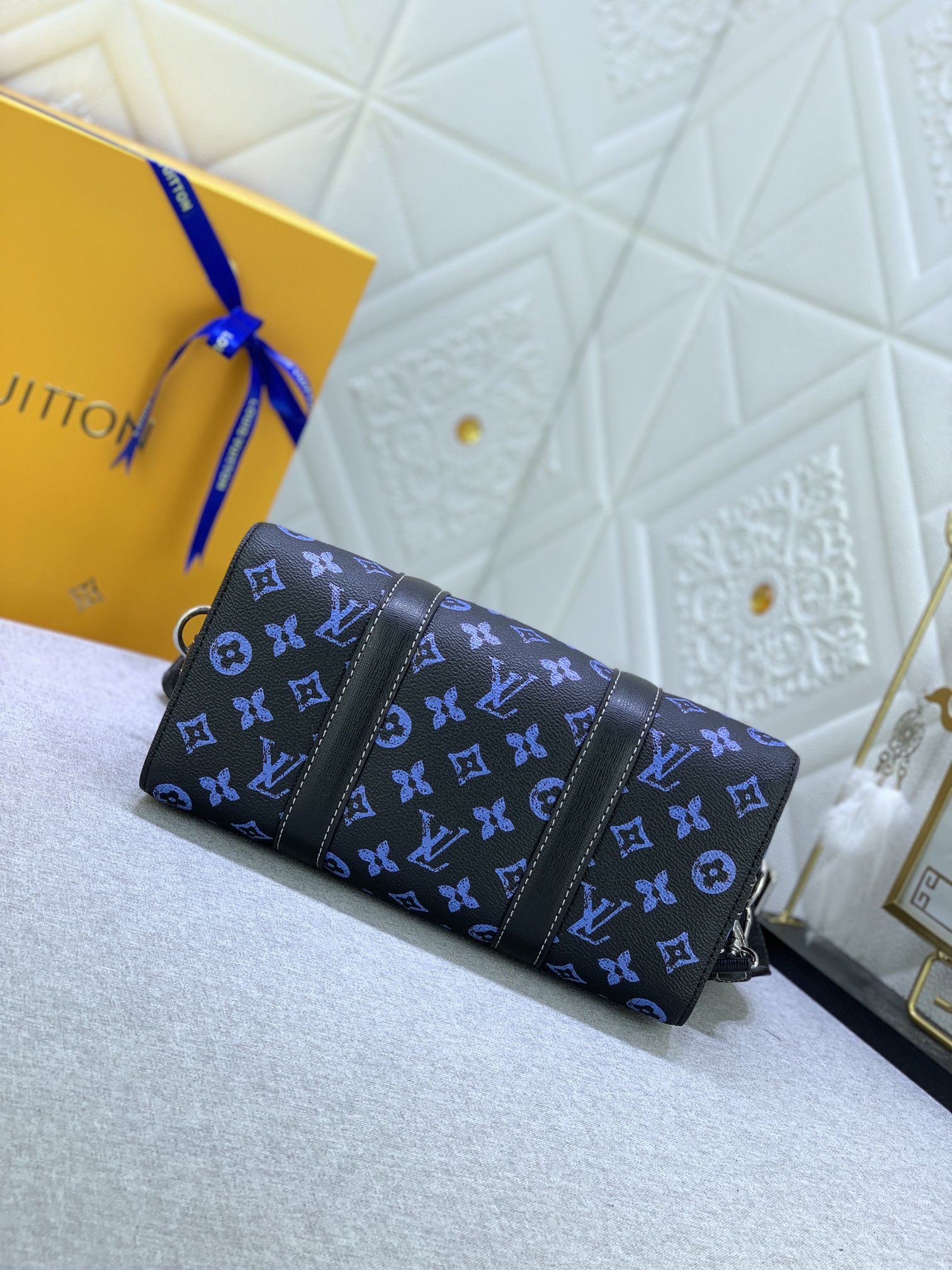 【LOUIS VUITTON】City Keepall -27 x 17 x 13  CM