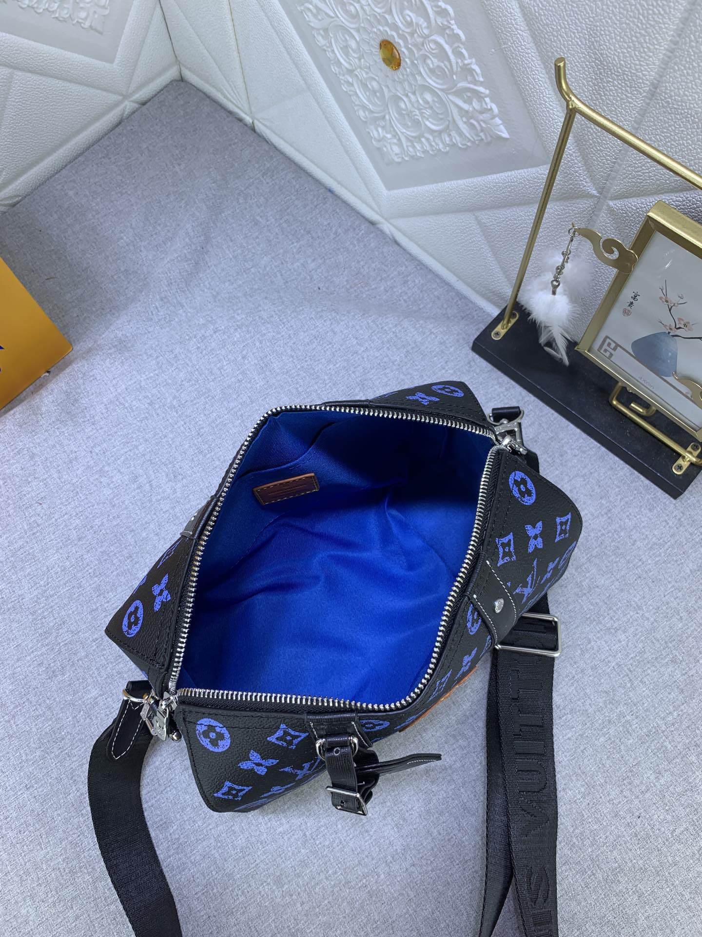 【LOUIS VUITTON】City Keepall -27 x 17 x 13  CM
