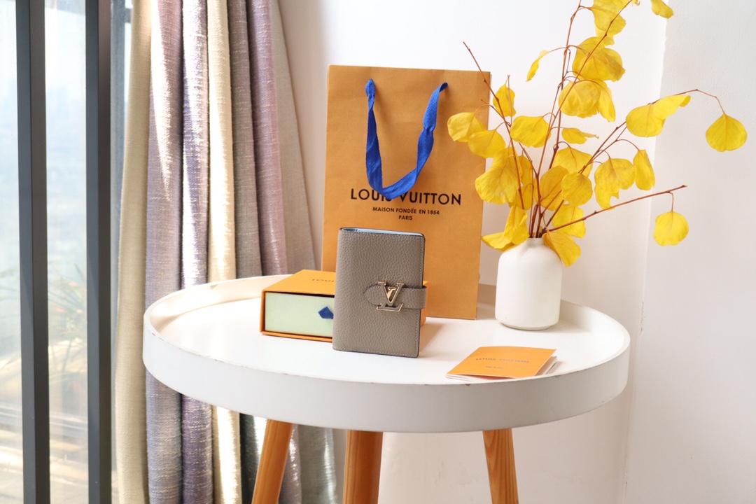 【LOUIS VUITTON】9 x 12 x2CM