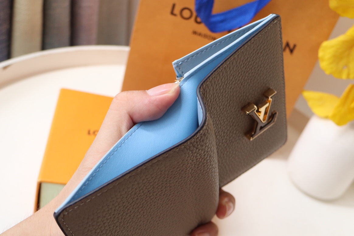 【LOUIS VUITTON】9 x 12 x2CM