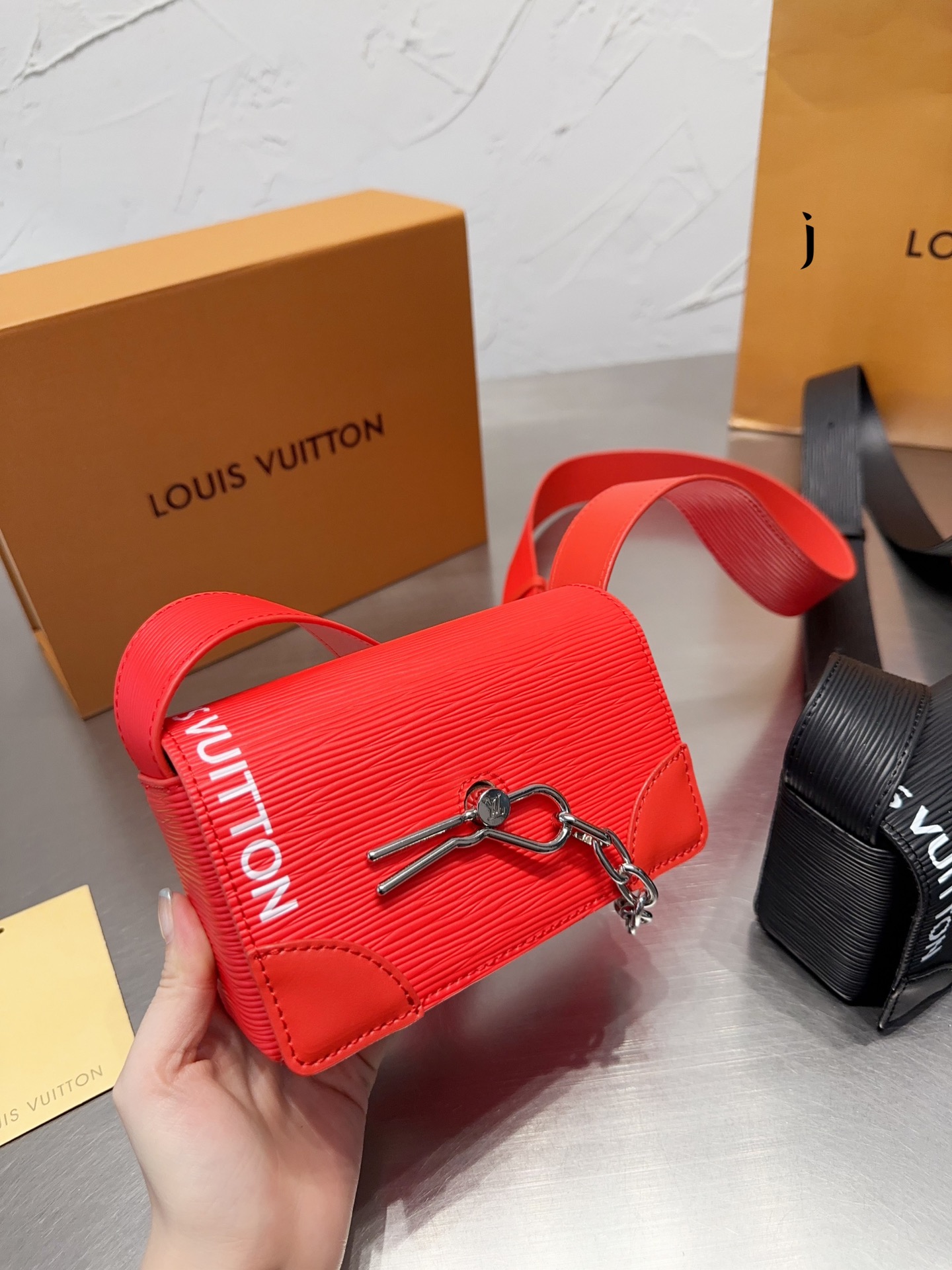 【LOUIS VUITTON】HANDLE SOFT TRUNK 16*10*8cm
