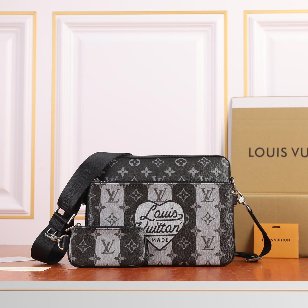 【LOUIS VUITTON】Trio  25.0 x 18.5 x 7.0 CM