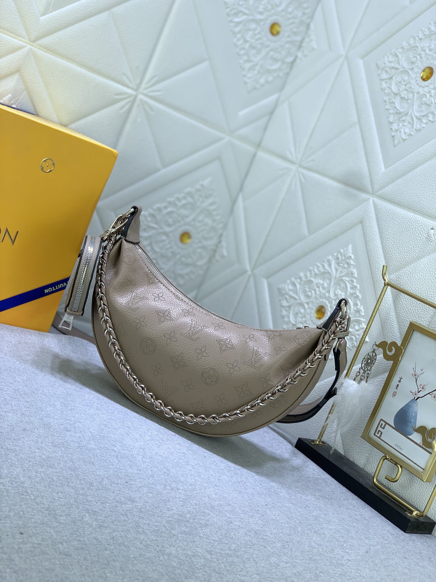 【LOUIS VUITTON】26.0 x 17.0 x 7.5 CM