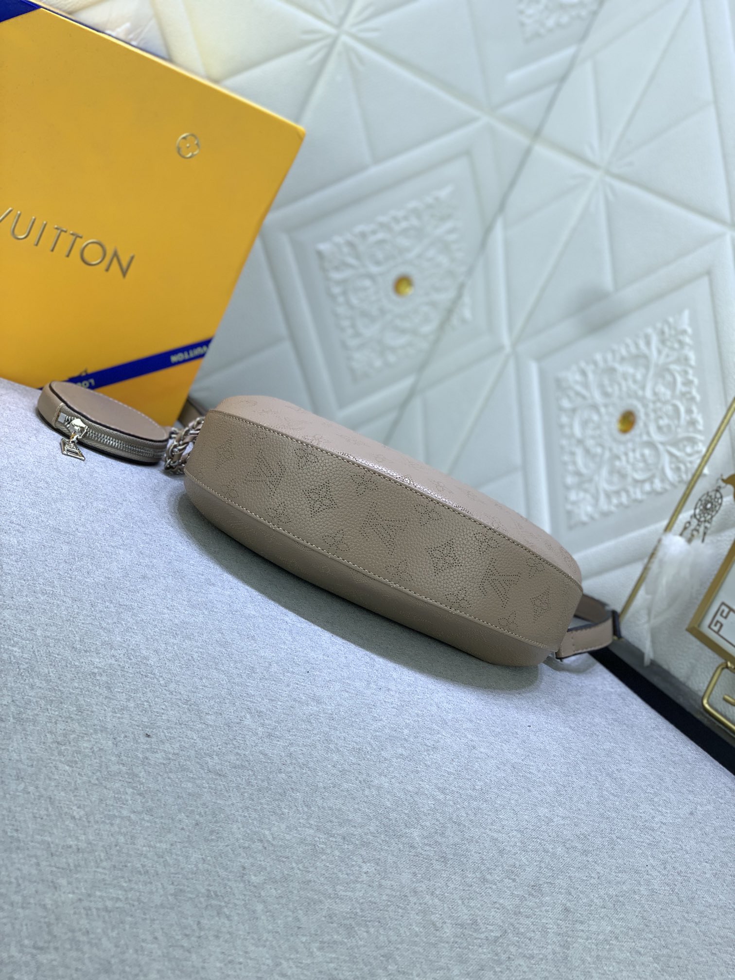 【LOUIS VUITTON】26.0 x 17.0 x 7.5 CM