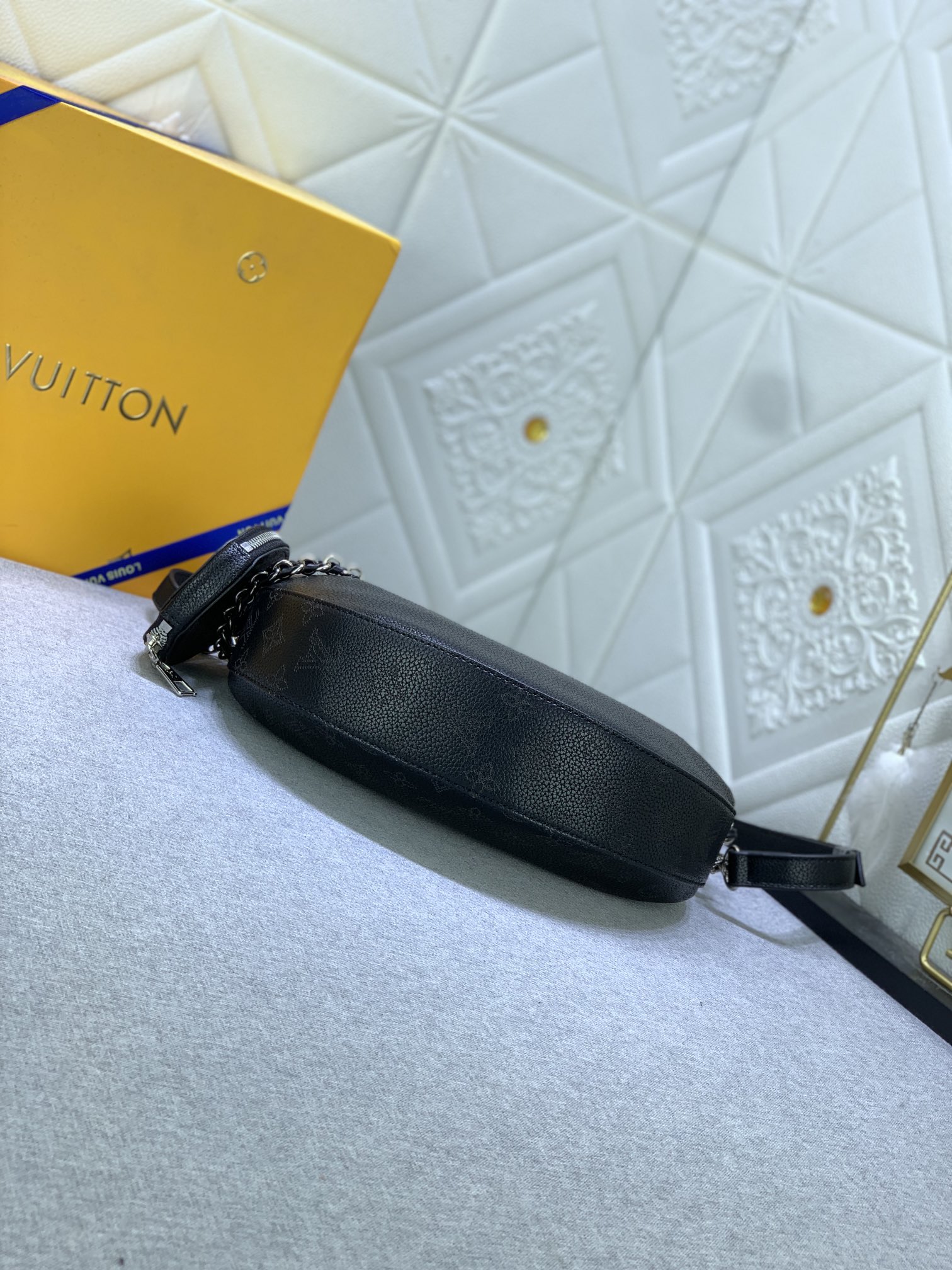 【LOUIS VUITTON】26.0 x 17.0 x 7.5 CM