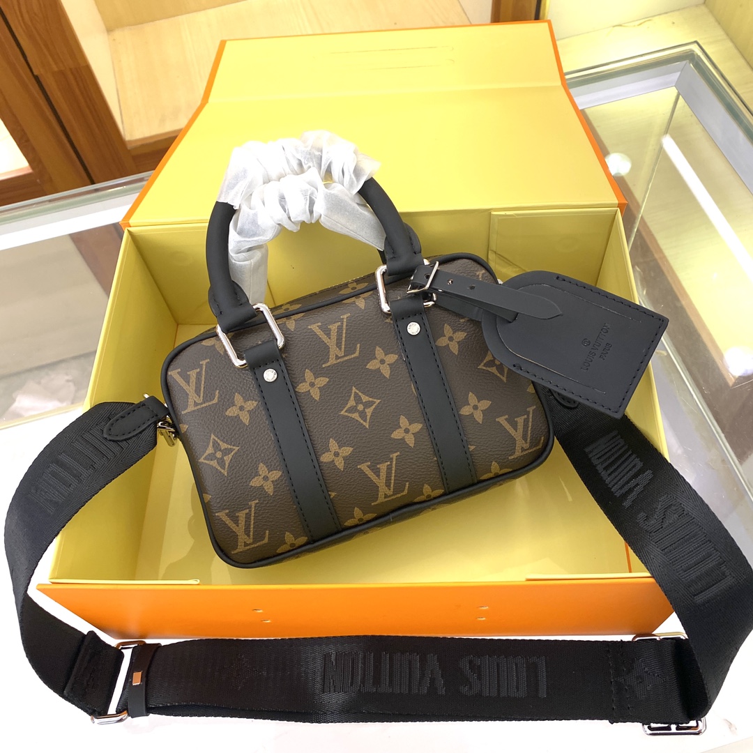 【LOUIS VUITTON】Nano Porte Documents Voyage