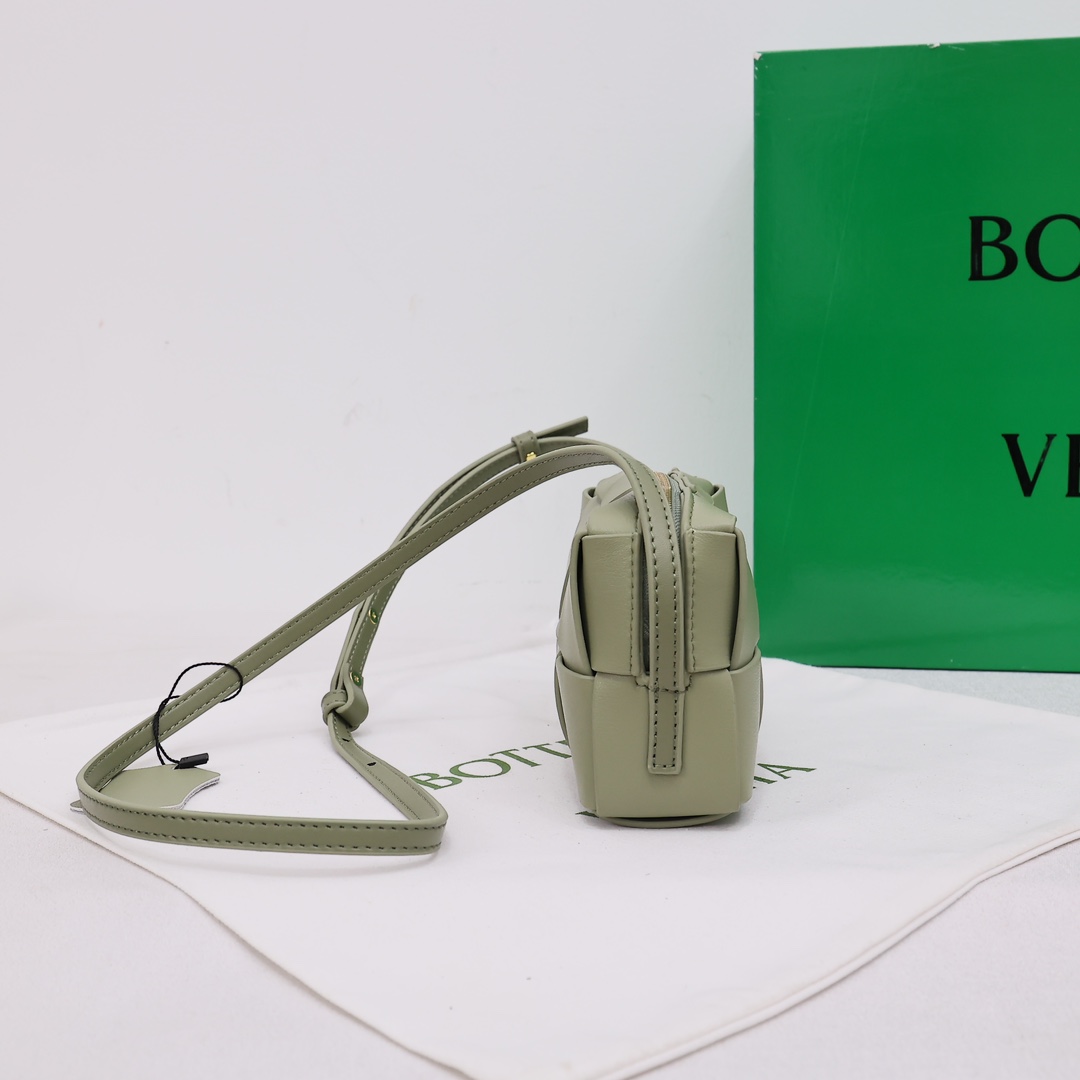 【Bottega Veneta】18*9*4CM