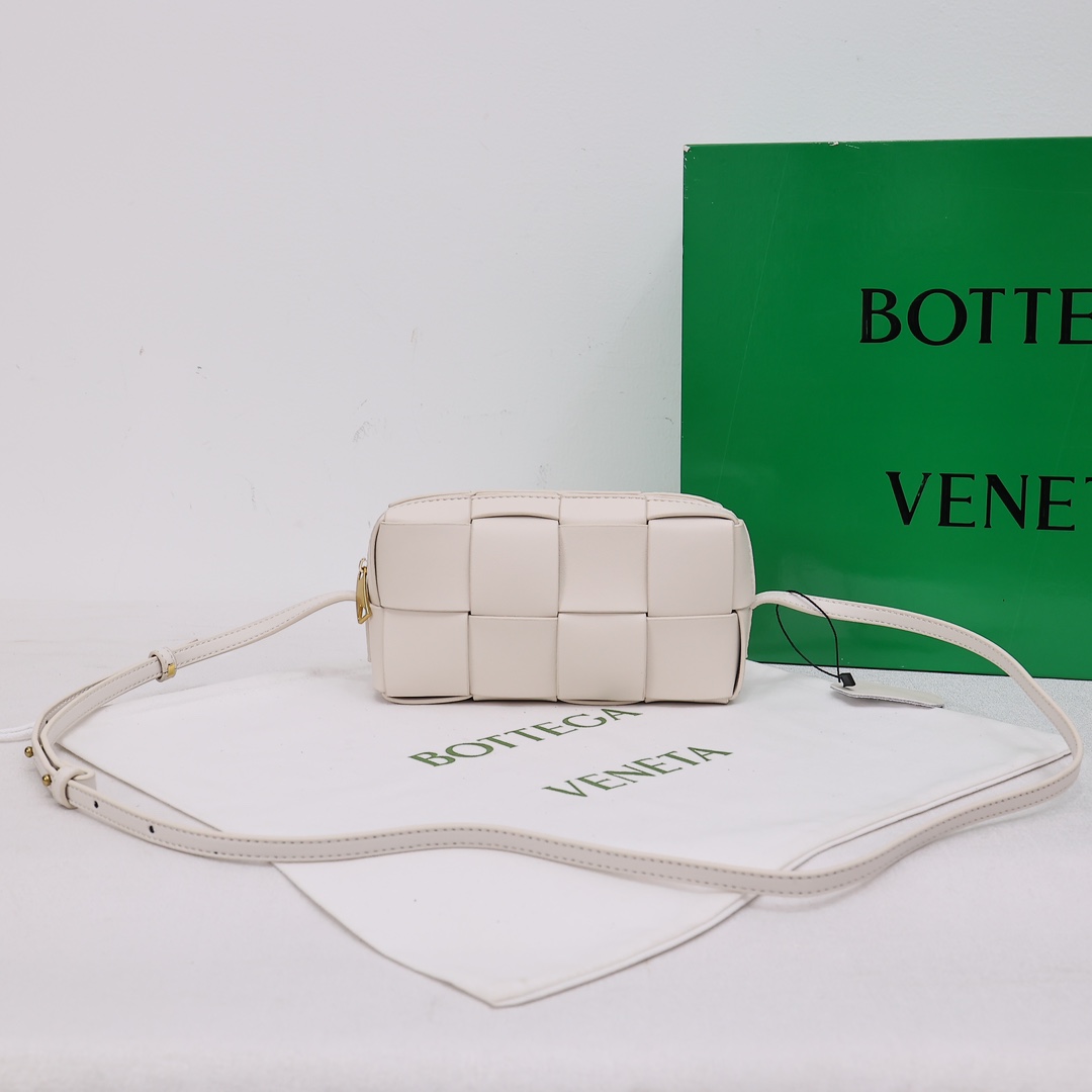 【Bottega Veneta】18*9*4CM